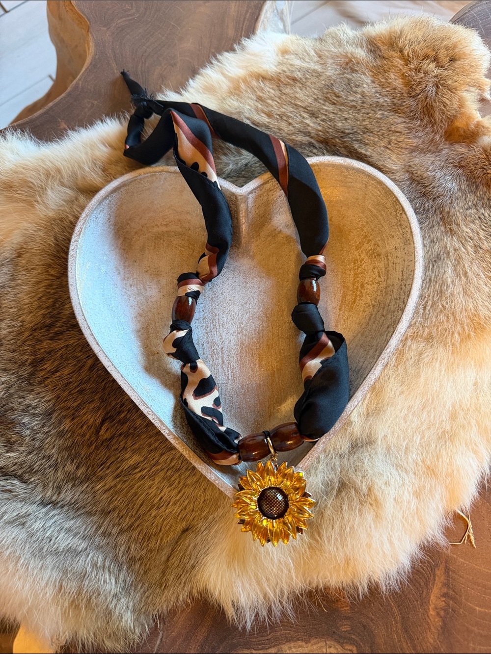 Sunflower Pendant Scarf Necklace - Black & Brown